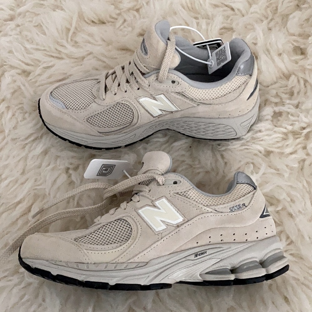 New Balance 2002R